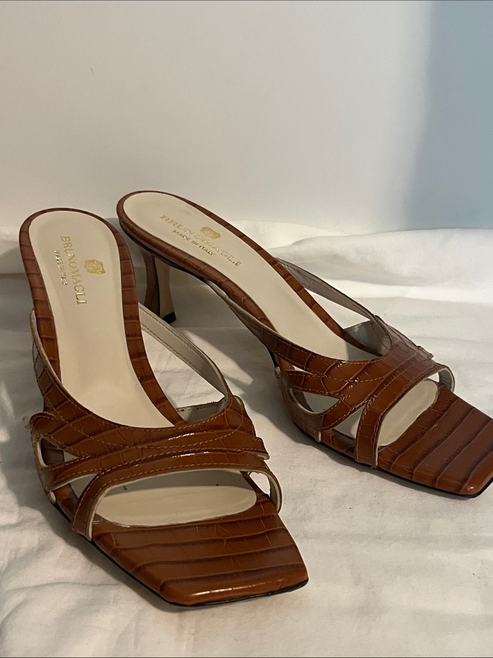 Bruno Magli Brown leather Croc Mules Slide Kitten Heels size 40 made in Italy